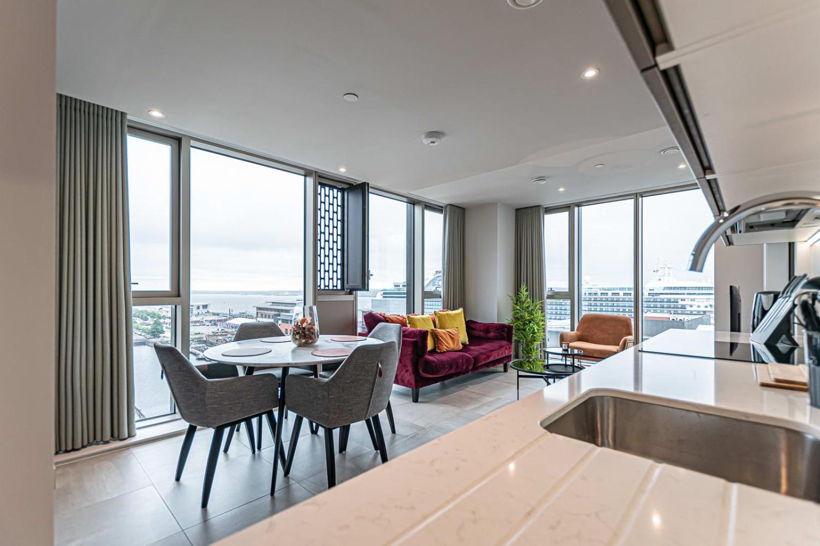 The Lexington - Centre 24 Hour Gym - Your Perfect - And Waterfront Views Apartment