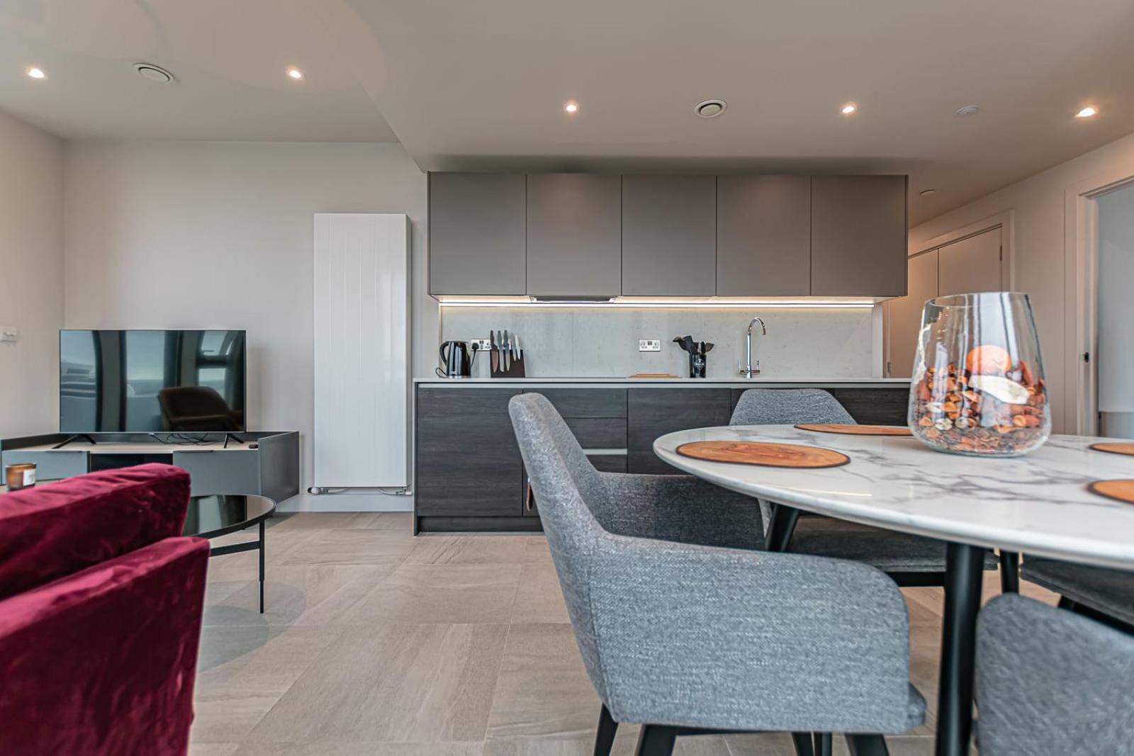 Apartment The Lexington - Centre 24 Hour Gym - Your Perfect - And Waterfront Views